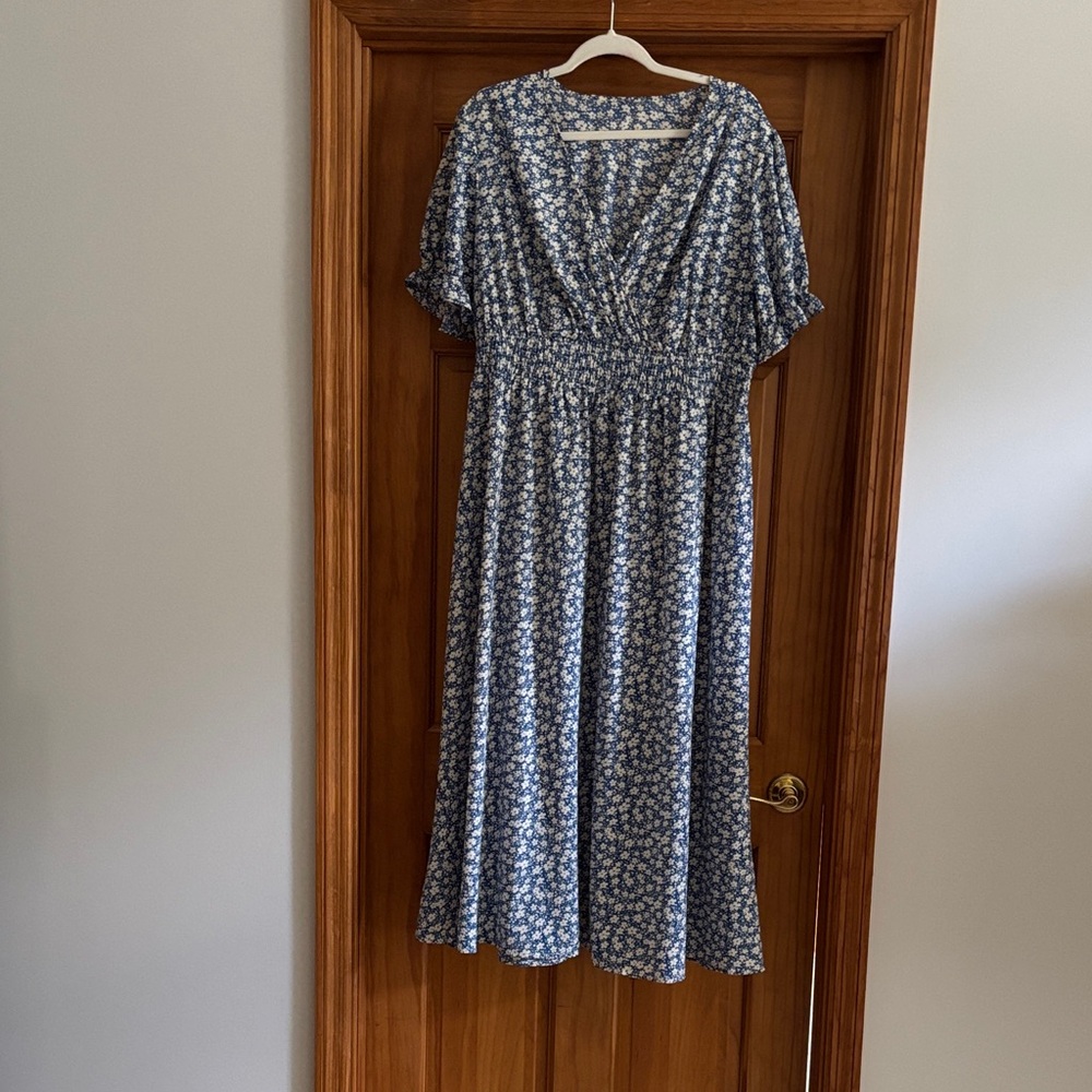 Chic Soul Blue Floral V-Neck Midi Dress